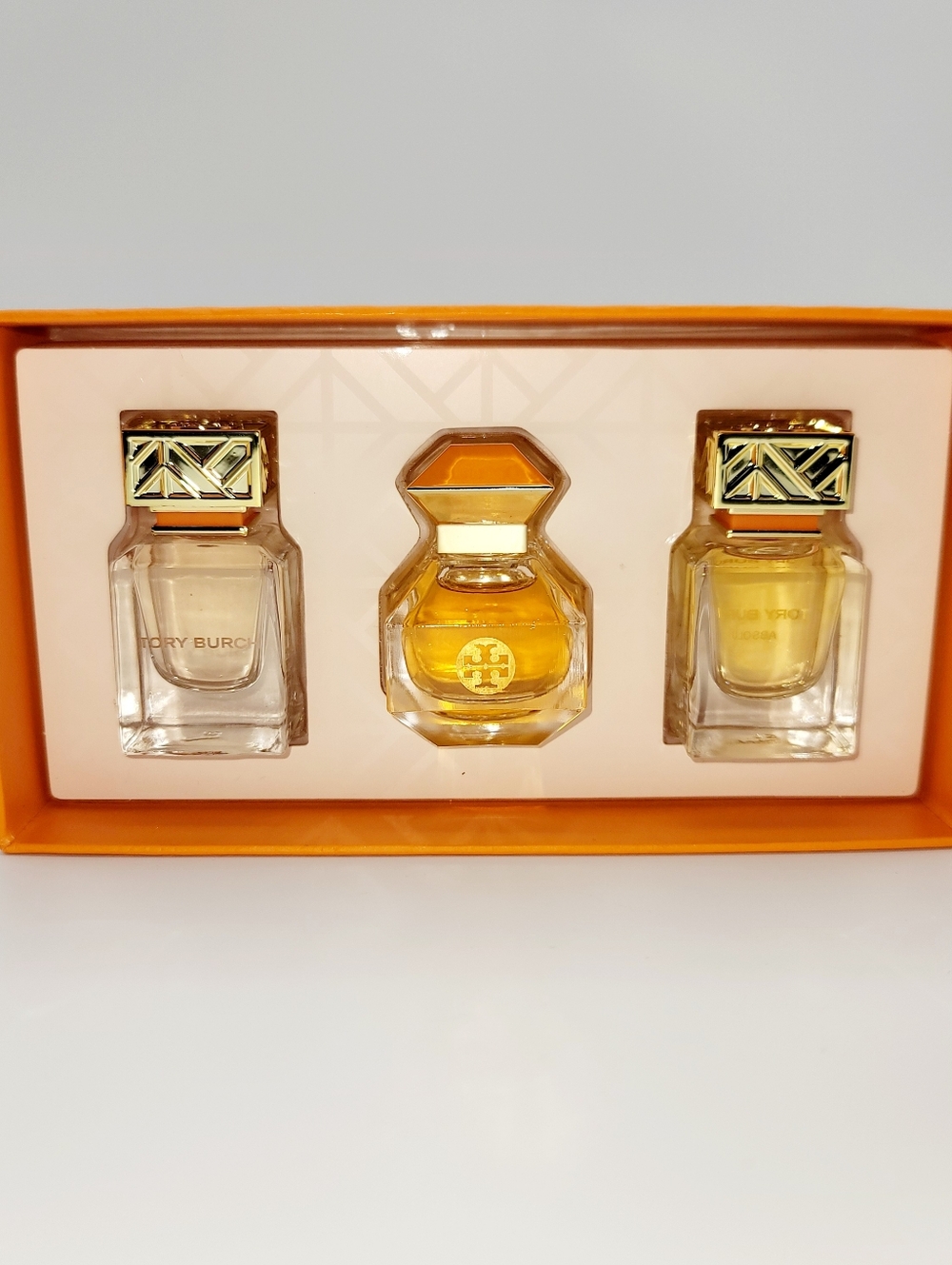Tory Burch Deluxe Mini Coffret: Signature EDP, Love Relentlessly & Absolu 3x 7mL - Picture 6 of 6